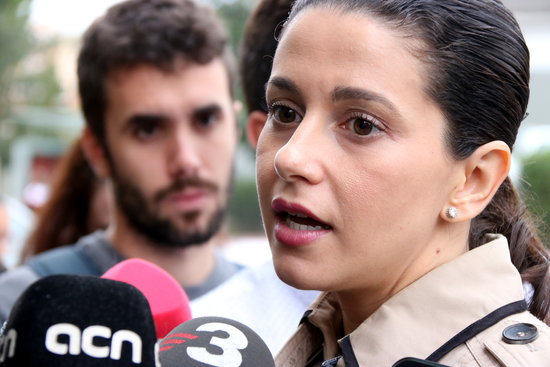 Cs leader Inés Arrimadas speaks to the press in Sabadell on October 18 2018 (by Norma Vidal)